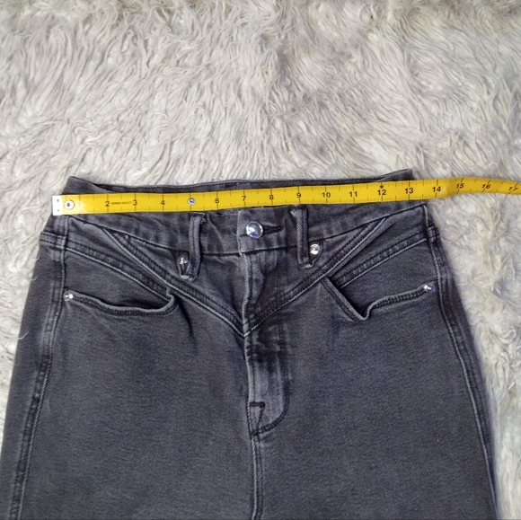 Good American Good Curve Yoke Front Skinny Black Jeans 8/29 - Picture 10 of 12